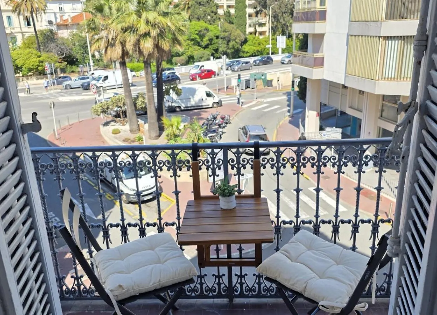 2 Bedrooms 5 Min Walk To Croisette カンヌ 0*,  フランス